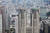 지난해 올림픽 기간 중 일본 도쿄 도심 전경. 왼쪽 앞의 쌍둥이빌딩은 도쿄 도청이며 뒤로 보이는 오피스 빌딩은 도쿄역이 있는 시내 중심가이다. [올림픽사진공동취재단]