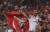 모로코 축구팬들이 15일 열린 카타르월드컵 프랑스와의 4강전 도중 열광하고 있다. 신화통신=연합뉴스