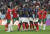 모로코와 프랑스 선수들이 15일 카타르월드컵 4강전에서 신경전을 벌이는 장면. 신화통신=연합뉴스