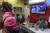 서울 마포구 망원시장에서 한 상인이 TV를 통해 생중계된 윤 대통령의 국정과제점검회의를 지켜보고 있는 모습. [연합뉴스]