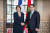 카트린느 콜론나(왼쪽) 프랑스 외교부 장관이 16일(현지시간) 모로코 라바트를 찾아 나세르 부리타 모로코 외교부 장관과 악수를 하고 있다. AFP=연합뉴스