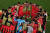 포르투갈전을 마친 뒤 둥글게 모여 가나-우루과이전 결과를 기다리는 축구대표팀 선수들. AFP=연합뉴스