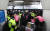 전국장애인차별철폐연대(전장연) 회원들이 14일 오전 서울 용산구 삼각지역에서 지하철 탑승 시위를 하고 있다.  이날 전장연 회원들의 지하철 내 사다리 반입 시도로 당고개 방면 열차 1대가 무정차 통과했다. 뉴스1