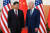조 바이든 미국 대통령과 시진핑 중국 국가 주석이 지난 11월 주요 20개국(G20) 정상회의가 열린 인도네시아 발리에서 만나 첫 대면 정상회담에 앞서 서로를 바라보고 있다. AFP연합뉴스