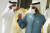 두바이 국왕인 셰이크 무함마드 빈 라시드 알막툼(오른쪽)이 아랍권 전통 의상인 비슈트를 착용하고 있다. AP=연합뉴스