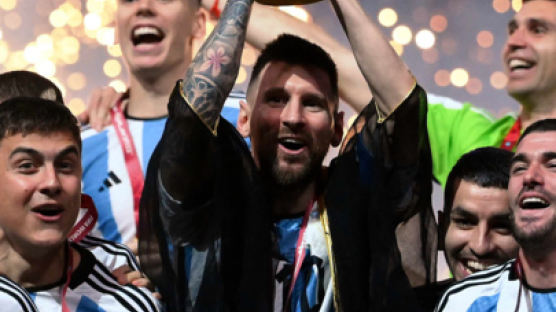 월드컵 진정한 승자 따로 있다…메시에 검은옷 입혀준 '이 남자' 