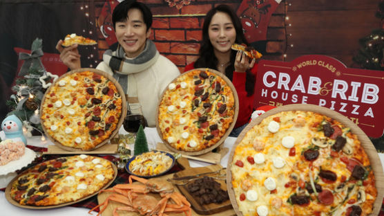 [사진] 크랩·립 두 가지 맛 피자 출시