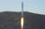 북한이 지난 18일 정찰위성 최종 시험을 위해 시험품을 실어 발사한 로켓. [노동신문=뉴스1]