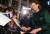  배우 시고니 위버가 9일 오후 서울 영등포구 타임스퀘어에서 열린 영화 '아바타 물의 길' 블루카펫 행사에서 팬들에게 인사하고 있다. [연합뉴스]