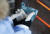 18일 오전 서울 송파구보건소에 마련된 코로나19 선별진료소에서 의료진이 손을 난로에 쬐며 추위를 녹이고 있다.   뉴스1