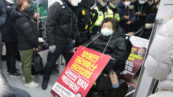 법원, 전장연 시위 중재안…"19개 역사에 승강기 설치 제안"