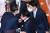 10월 25일 국회 본회의에서 2023년 예산안 시정연설을 마친 윤석열 대통령(왼쪽)이 장제원 의원과 인사하고 있다.