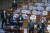2022년 12월 11일 민주당 의원들이 이상민 행안부 장관 해임 건의안에 투표하고 있다. 투표에 불참한 국민의힘 의석에는 이재명 민주당 대표를 비토하는 문구가 놓여 있다. / 사진:연합뉴스