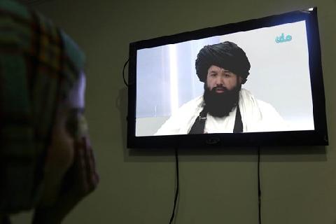 "결혼식 갈 때처럼 옷 입어"…탈레반, 女대학교육 금지 이유