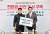 지난 22일 박형준 부산시장이 부산진경찰서 김재형 강력9팀장에게 격려금 100만원을 전달했다. 사진 부산시