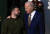 지난 21일 미국 워싱턴을 방문한 볼로디미르 젤렌스키 우크라이나 대통령(왼쪽)이 조 바이든 미국 대통령과 이야기를 나누고 있다. AFP=연합뉴스