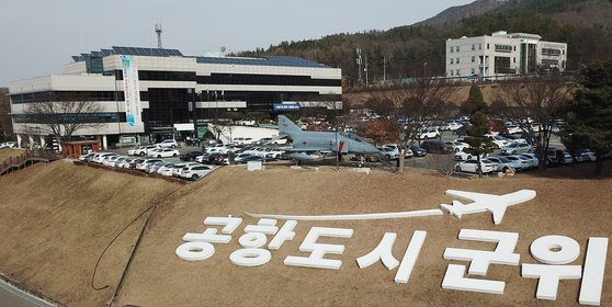 가로막은 팔공산 터널 뚫겠다는 洪…군위 통합에 대구가 커진다 | 중앙일보