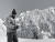 1964년 몽클레르의 패딩을 입고 있는 프랑스인 산악인 리오넬 테라이. 사진 몽클레르
