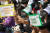 지난 4월 서울 종로구 보신각 앞에서 열린 낙태죄 폐지 1년 4.10공동행동 '모두에게 안전한 임신중지가 보장될 때까지'에서 참가자들이 구호를 외치고 있다. 뉴스1.