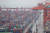 지난 21일 오후 부산 남구 부산항 용당부두에서 컨테이너 하역작업이 진행되고 있다. 뉴스1