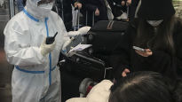유커, 방한 예약 4배 급증…한국, 내일 중국발 입국방역 발표