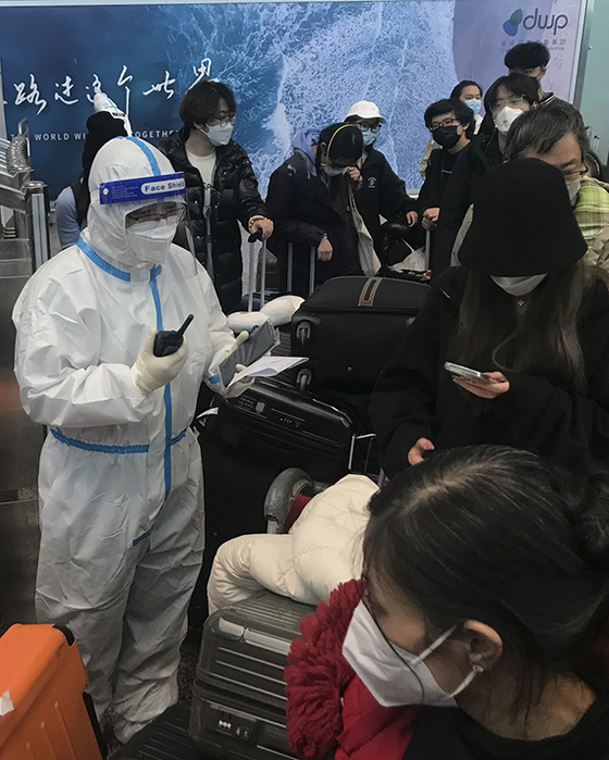 유커, 방한 예약 4배 급증…한국, 내일 중국발 입국방역 발표