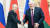 블라디미르 푸틴 러시아 대통령(왼쪽)과 알렉산더 루카셴코 벨라루스 대통령이 지난 19일 만나 악수하고 있다. 로이터=연합뉴스 