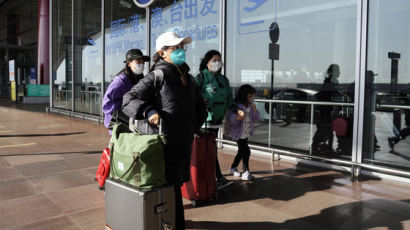 "중국발 탑승객 절반이 양성"...입국 규제, 유럽 전역 확산하나