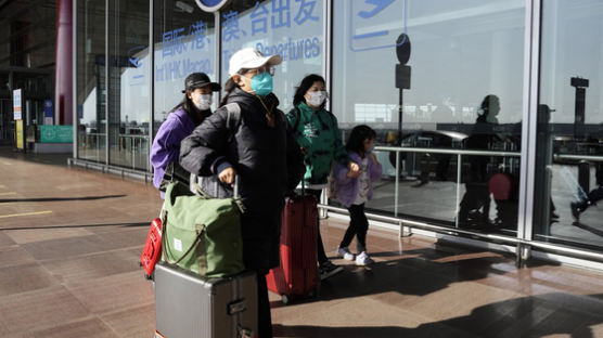 "중국발 탑승객 절반이 양성"...입국 규제, 유럽 전역 확산하나