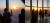 롯데월드타워 서울스카이 전망대에서 본 일몰(왼쪽)과 일출 모습. 사방이 유리창으로 둘러져 있어 일몰과 일출을 모두 볼 수 있다. 사진 롯데월드