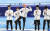 베이징올림픽 쇼트트랙 남자 5000m 계주 은메달리스트 곽윤기가(가운데) 시상대에서 BTS 댄스를 췄다. [연합뉴스]