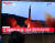 지난달 3일 오전 서울역 대합실에서 시민들이 북한의 동해상 탄도미사일 발사 관련 뉴스를 시청하고 있다.뉴스1