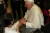 교황 베네딕토 16세가 바티칸을 찾아온 삼소회(불교·천주교·원불교 여성 수도자 모임)의 천주교 곽 베아타 수녀(왼쪽 가운데)와 원불교지정 교무(왼쪽 아래)를 축복하고 있다. 중앙포토