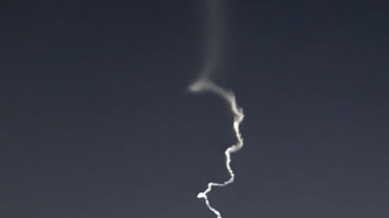 북, 단거리 탄도미사일 3발 발사...우리 고체연료 로켓 맞대응