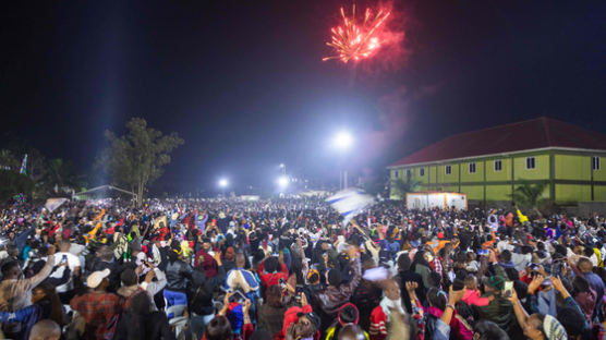 우간다 새해 불꽃놀이 쇼크…골목에 인파 몰려 최소 9명 압사