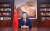 31일 시진핑 중국 국가주석이 집무실에서 2023년 신년사를 촬영하고 있다. 뒤 서가에 장쩌민 전 국가주석과 딸 시밍쩌의 새로운 사진 각각 두 장씩 새롭게 등장했다. 신화=연합뉴스