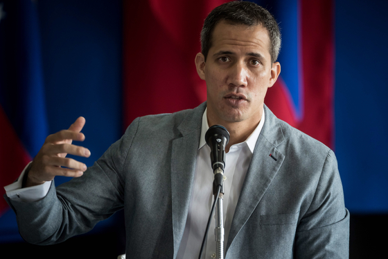 베네수엘라 ‘한지붕 두 대통령 체제’ 종료
