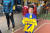 알 나스르 숍에서 호날두의 등번호 7번이 찍힌 알 나스르 유니폼을 구매한 사우디 어린 팬. AFP=연합뉴스