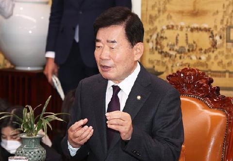 [단독]김진표 "4월까지 선거법 개정…국회의원 전원위 열자" 