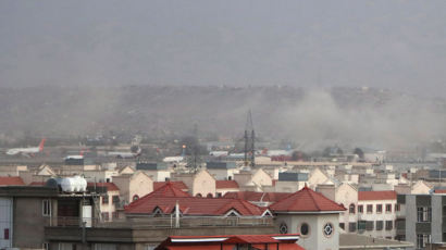 IS, 아프간 카불 군비행장 폭탄 공격…20여명 사상자 발생