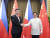 지난해 11월 태국 방콕에서 열린 아시아태평양경제협력체(APEC)정상회의에서 마르코스 주니어 필리핀 대통령(오른쪽)과 시진핑 중국 국가주석이 만나 악수하고 있다. 신화=연합뉴스