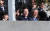 이재명 더불어민주당 대표(왼쪽)가 2일 오후 경남 양산시 평산마을을 찾아 문재인 전 대통령을 예방, 사저 안에서 참석자들과 단체사진을 찍으며 웃고 있다. 송봉근 기자