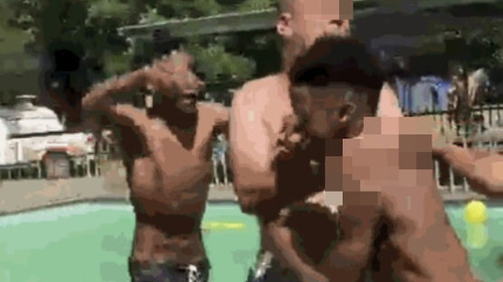 "수영장은 백인 전용"…흑인소년 폭행한 백인들에 남아공 '발칵'