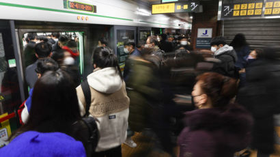 2호선 신호장애로 30분간 열차 통제...성수역 3번 승강장 운행재개