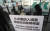 중국발 입국자 코로나19 검사 의무화 사흘째인 4일 오후 인천국제공항 제1여객터미널 코로나19 검사센터에서 중국발 입국자들이 검사 접수 대기 하고 있다. 뉴시스