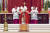  2023년 1월 5일 바티칸의 베드로 광장에서 프란치스코 교황(가운데)이 전임 교황이었던 베네딕토 16세의 장례 미사를 주재하고 있다. 로이터=연합뉴스 