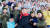  북한 김정은 노동당 총비서가 조선소년단 9차 대회 참가자들과 기념사진을 찍었다고 지난 2일 당 기관지 노동신문이 보도했다. 노동신문=뉴스1