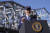 조 바이든 미국 대통령이 4일(현지시간) 켄터키주 코빙턴을 방문해 켄터키주와 오하이오주를 가르는 클레이 웨이드 베일리 다리 밑에서 연설하고 있다. AP=연합뉴스