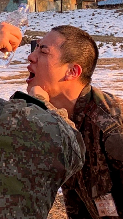 눈물·콧물 쏙 뺀 '훈련병' BTS 진…화생방 훈련 모습 공개됐다