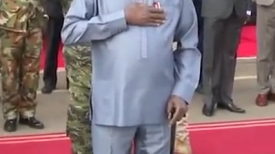 바지 소변 본 남수단 대통령…그 장면 찍은 언론인 6명 가뒀다